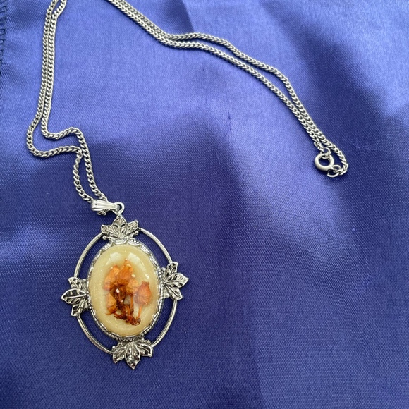 Vintage Dried Flower with Acrylic Overlay Pendant - Picture 3 of 4